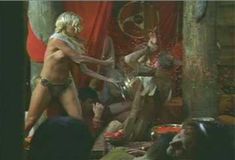 Голая Лиза Дерган в фильме «Арена» фото #7