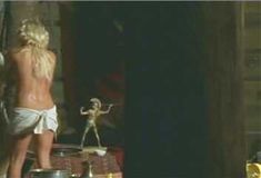 Голая Лиза Дерган в фильме «Арена» фото #13