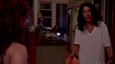 Лиза Эдельштейн без лифчика в сериале «Инструкция по разводу для женщин» фото #1