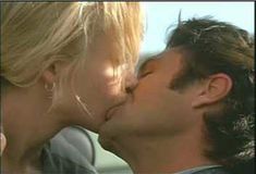 Голая Лизетт Энтони в фильме «Спасите! Умоляю!» фото #1