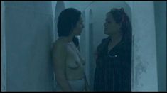 Голая писька Лиззи Брошере в фильме «Пение невест» фото #3