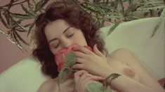 Голая Лина Ромай в фильме «Детка в Роллс-Ройсе» фото #73