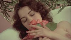 Голая Лина Ромай в фильме «Детка в Роллс-Ройсе» фото #75