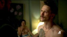 Голая Лина Эско в сериале «Королевство» фото #5