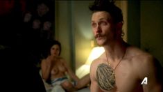 Голая Лина Эско в сериале «Королевство» фото #6