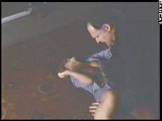 Голая Линда Блэр в фильме «Женщины за решеткой» фото #5