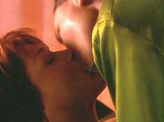 Линда Бойд засветила голую грудь в сериале «Блаженство» фото #1