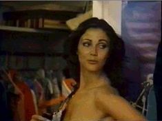 Линда Картер засветила голую грудь в фильме Bobbie Jo and the Outlaw фото #2