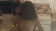 Голая Линда Фиорентино в фильме «За пределами закона» фото #3