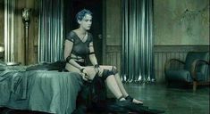 Голая Линда Харди в сериале «Бессмертный» фото #4