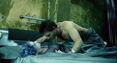 Голая Линда Харди в сериале «Бессмертный» фото #7