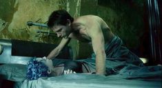 Голая Линда Харди в сериале «Бессмертный» фото #8