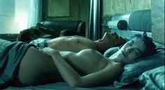 Голая Линда Харди в сериале «Бессмертный» фото #11