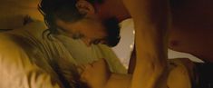 Голый сосок Линн Коллинс в фильме «Потерявшиеся на солнце» фото #4