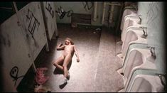 Голая Линни Куигли в фильме «Дикие улицы» фото #8