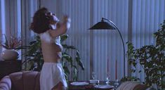 Голая Лоис Чайлз в фильме «Калейдоскоп ужасов 2» фото #4