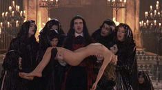 Голая Лор Марсак в фильме «Интервью с вампиром» фото #4