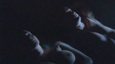 Голая Лора Линни в сериале «Городские истории» фото #11