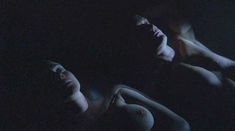 Голая Лора Линни в сериале «Городские истории» фото #12