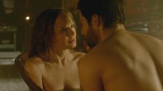 Голая Лора Хэддок в сериале «Демоны Да Винчи» фото #18