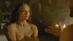 Голая Лора Хэддок в сериале «Демоны Да Винчи» фото #19