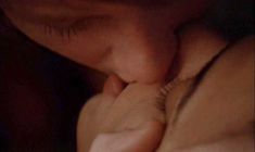 Голая Лорел Холломан в фильме «Две влюбленные девушки» фото #4