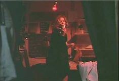 Голая грудь Лорен Хаттон в фильме «Добро пожаловать в Лос-Анджелес» фото #1