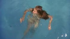 Голая Лори Сингер в фильме «Короткий монтаж» фото #4