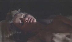 Голая грудь Лори Сингер в фильме «Летняя жара» фото #3