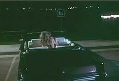 Голая Лори Сингер в фильме «Сделано в США» фото #1