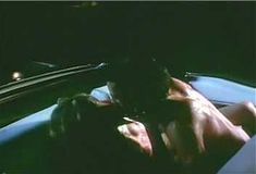 Голая Лори Сингер в фильме «Сделано в США» фото #3