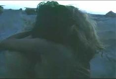 Голая Лори Сингер в фильме «Сделано в США» фото #7