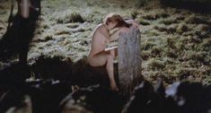 Голая Лоррэйн Питерс в фильме «Плетеный человек» фото #1