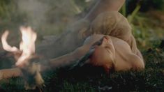 Голая Лотта Вербек в сериале «Чужестранка» фото #2