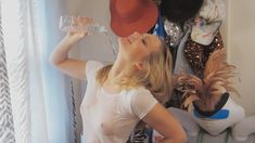 Голая грудь Луисы Краузе в фильме «Король Келли» фото #7