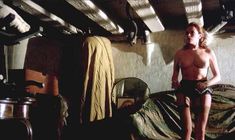 Красивая голая грудь Лучаны Палуцци в фильме «Чувственная медсестра» фото #2