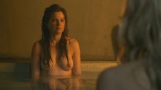 Люси Лоулесс снялась голой в сериале «Спартак: Месть» фото #2