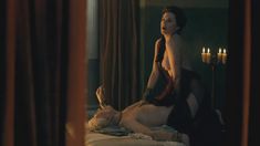 Люси Лоулесс снялась голой в сериале «Спартак: Месть» фото #10