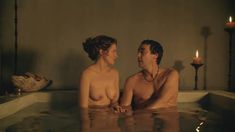 Голая Люси Лоулесс в сериале «Спартак. Боги арены» фото #16
