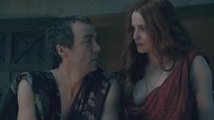 Голая Люси Лоулесс в сериале «Спартак. Кровь и песок» фото #9