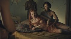 Голая Люси Лоулесс в сериале «Спартак. Кровь и песок» фото #13