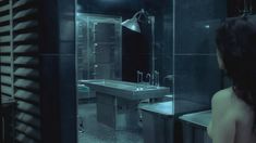 Голая Люси Лью в фильме «Кровь охотника» фото #4