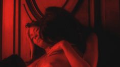 Голая Люси Лью в фильме «Кровь охотника» фото #6