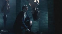 Голая Люси Лью в фильме «Кровь охотника» фото #10