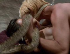 Голая Люси Лью в фильме «Мухоловка» фото #3