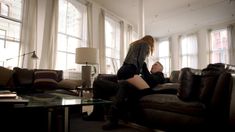 Голая Люси Уолтерс в сериале «Власть в ночном городе» фото #9