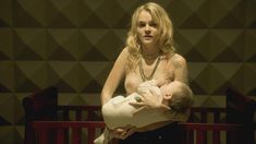 Голая Мадлен Брюэр в сериале «Хемлок Гроув» фото #15