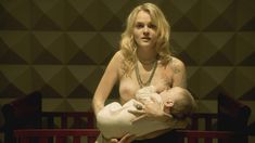 Голая Мадлен Брюэр в сериале «Хемлок Гроув» фото #16