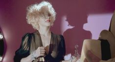 Мадонна засветила грудь в фильме «Дик Трэйси» фото #4