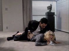 Голая Мадонна в фильме «Опасная игра» фото #10